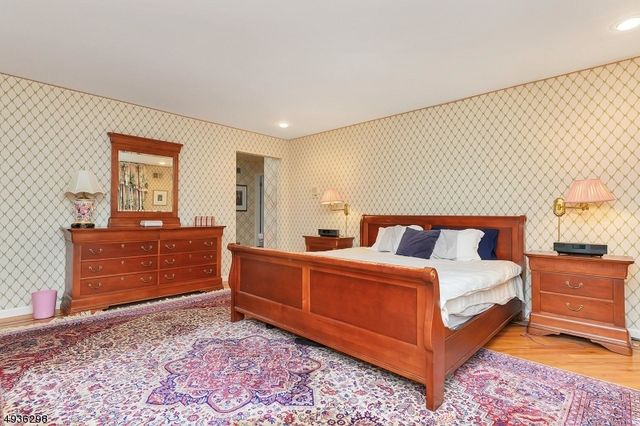 25 Bedford Rd, Summit City, NJ 07901