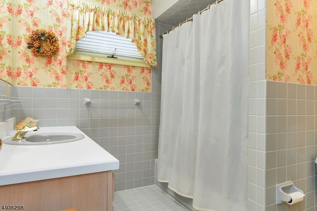 25 Bedford Rd, Summit City, NJ 07901