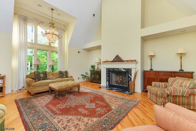 25 Bedford Rd, Summit City, NJ 07901