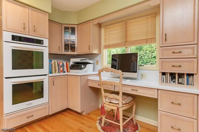 25 Bedford Rd, Summit City, NJ 07901