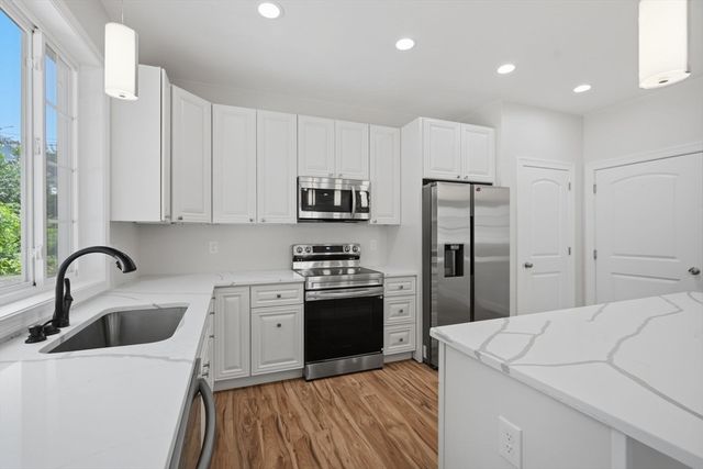 24 Medford St, Springfield, MA 01107
