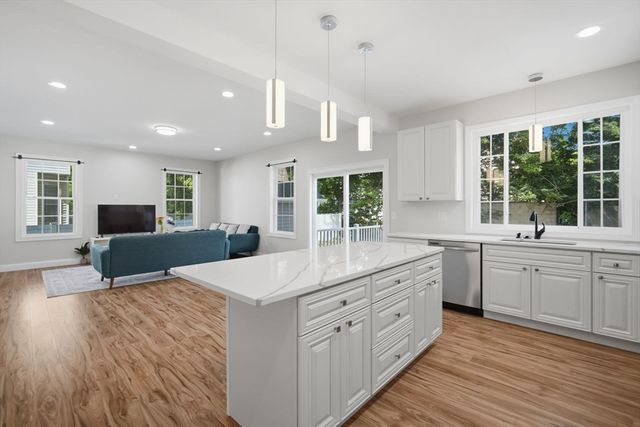24 Medford St, Springfield, MA 01107