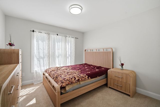 24 Medford St, Springfield, MA 01107