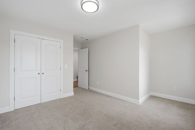 24 Medford St, Springfield, MA 01107