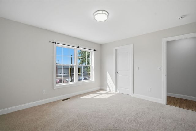 24 Medford St, Springfield, MA 01107