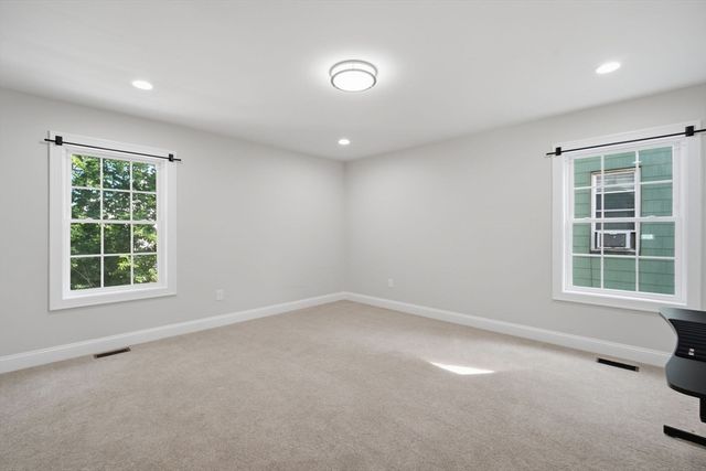 24 Medford St, Springfield, MA 01107