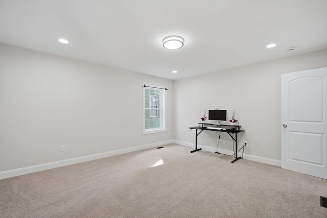 24 Medford St, Springfield, MA 01107