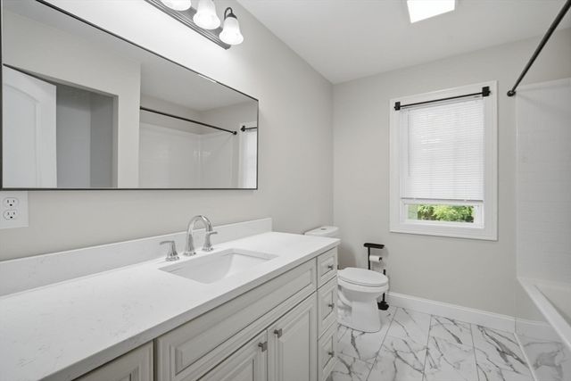 24 Medford St, Springfield, MA 01107