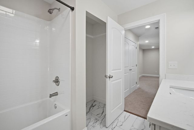 24 Medford St, Springfield, MA 01107