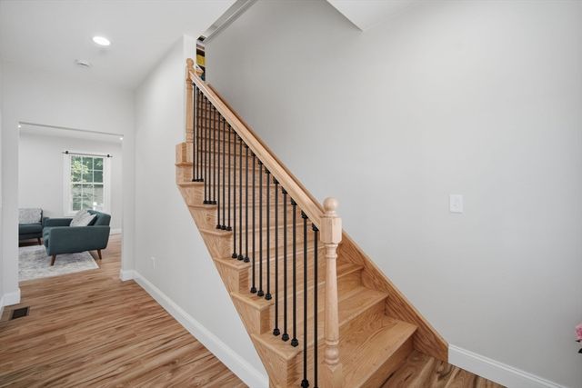 24 Medford St, Springfield, MA 01107