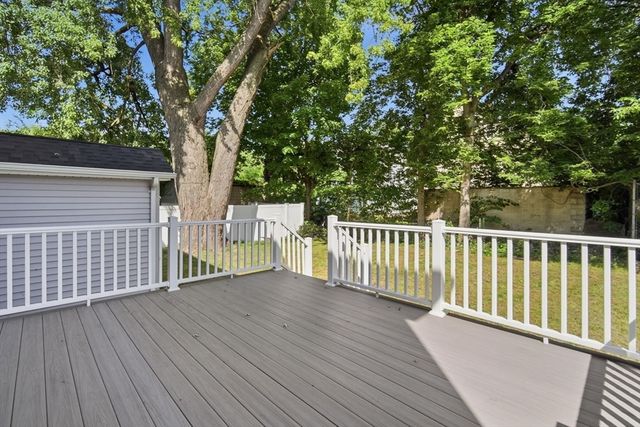 24 Medford St, Springfield, MA 01107