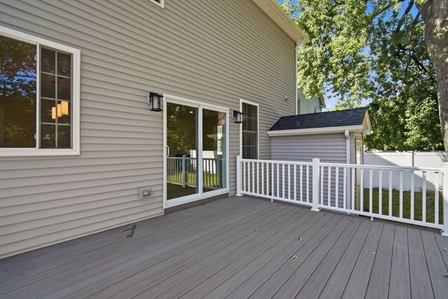 24 Medford St, Springfield, MA 01107