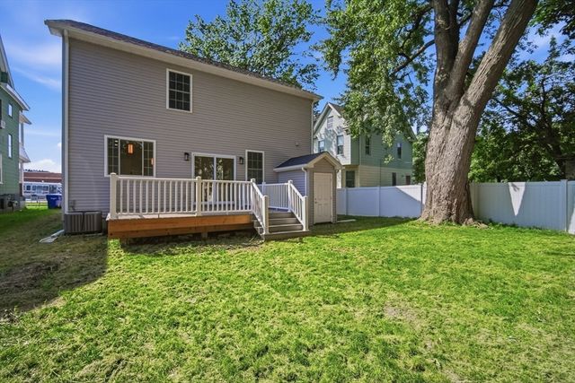 24 Medford St, Springfield, MA 01107