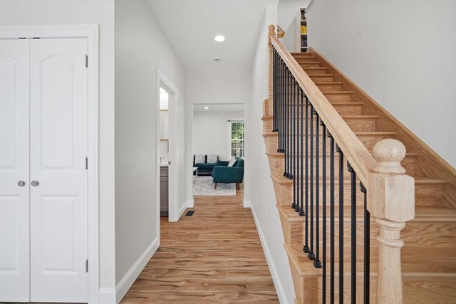 24 Medford St, Springfield, MA 01107