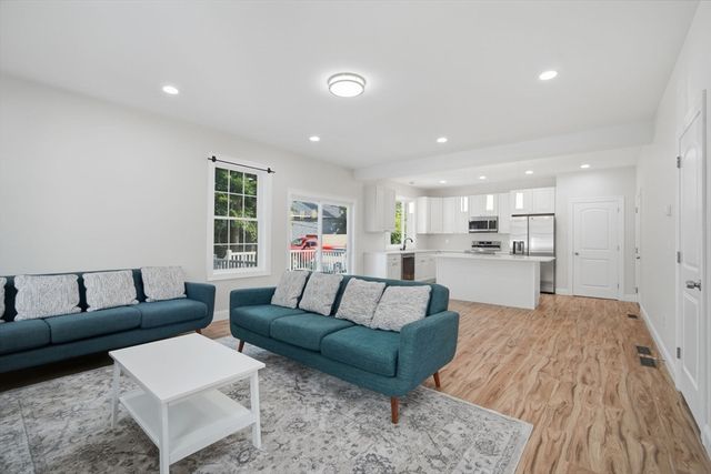 24 Medford St, Springfield, MA 01107