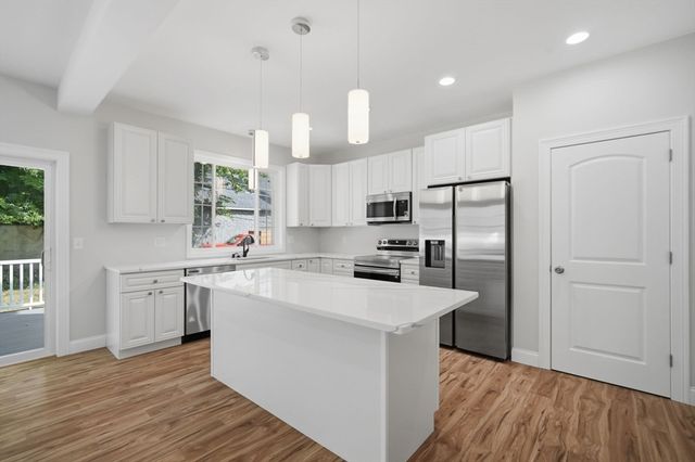 24 Medford St, Springfield, MA 01107