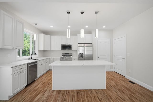 24 Medford St, Springfield, MA 01107