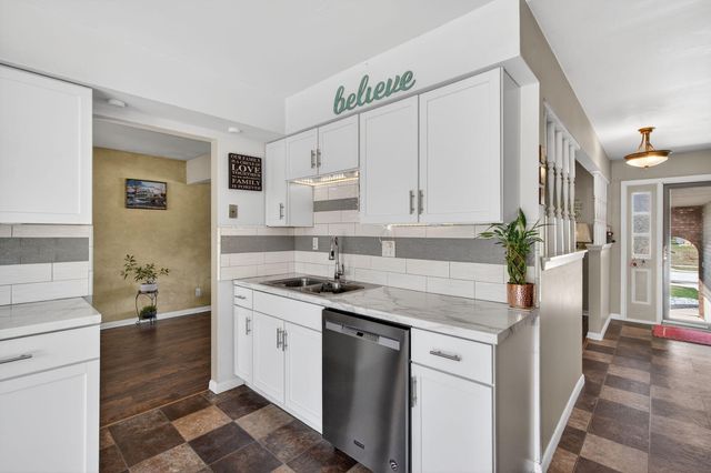 847 Appletree Drive, Schererville, IN 46375