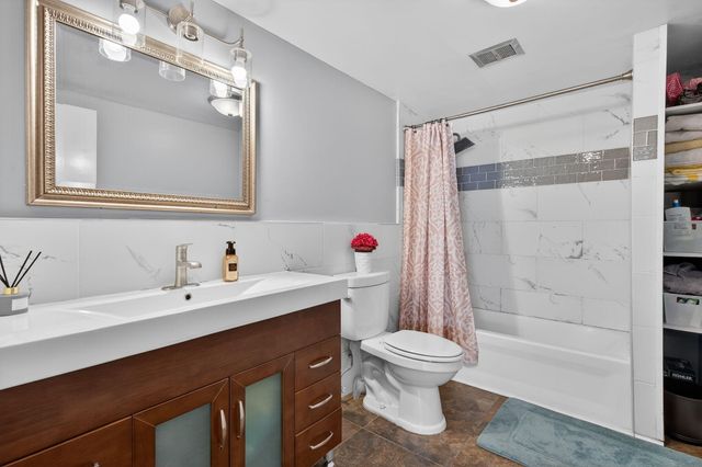 847 Appletree Drive, Schererville, IN 46375