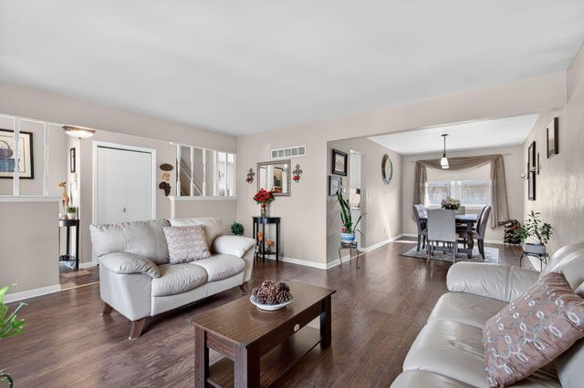 847 Appletree Drive, Schererville, IN 46375