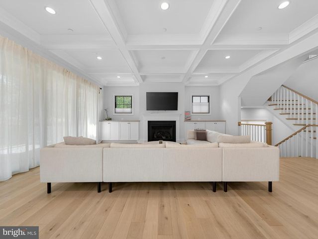 7700 LEESBURG DR, Bethesda, MD 20817