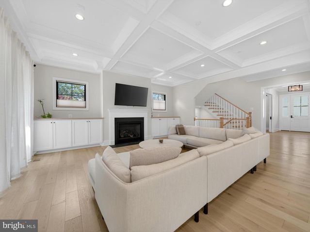 7700 LEESBURG DR, Bethesda, MD 20817