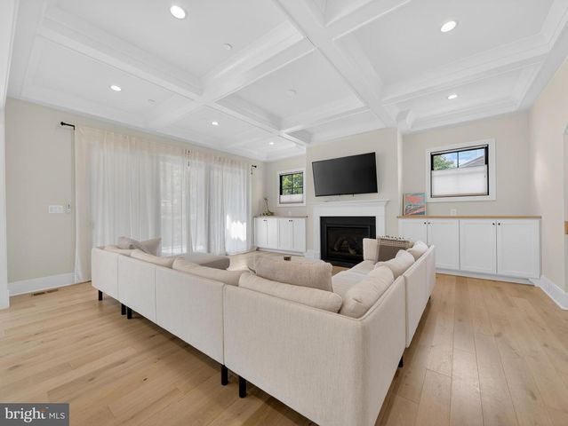 7700 LEESBURG DR, Bethesda, MD 20817