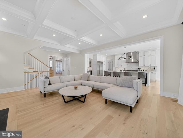 7700 LEESBURG DR, Bethesda, MD 20817