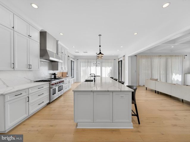 7700 LEESBURG DR, Bethesda, MD 20817