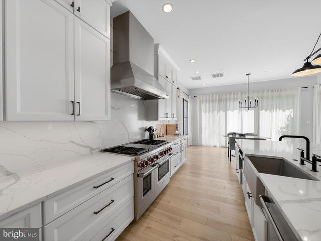 7700 LEESBURG DR, Bethesda, MD 20817