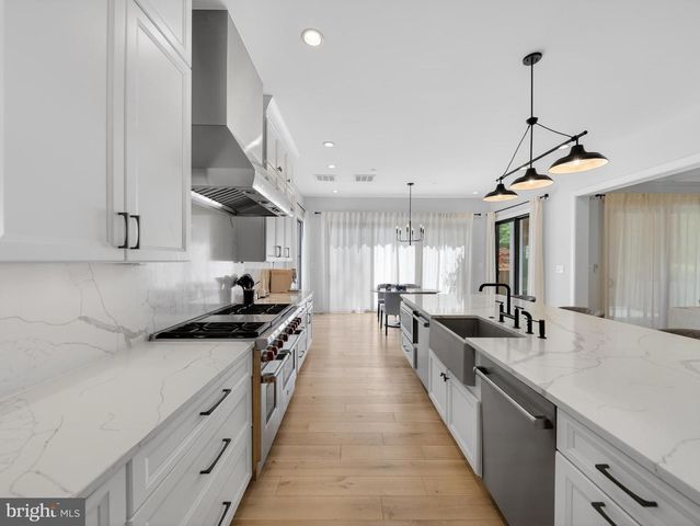 7700 LEESBURG DR, Bethesda, MD 20817