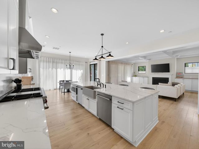 7700 LEESBURG DR, Bethesda, MD 20817