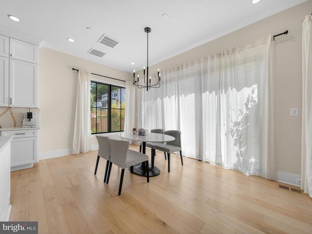 7700 LEESBURG DR, Bethesda, MD 20817