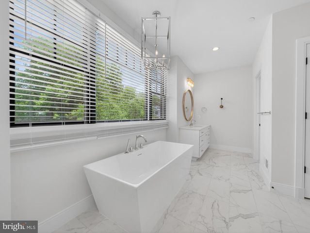7700 LEESBURG DR, Bethesda, MD 20817
