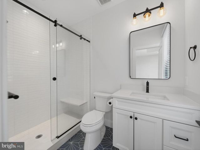 7700 LEESBURG DR, Bethesda, MD 20817