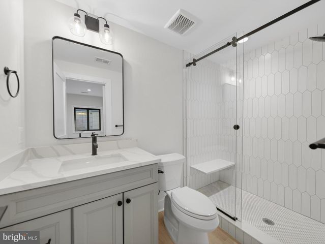 7700 LEESBURG DR, Bethesda, MD 20817