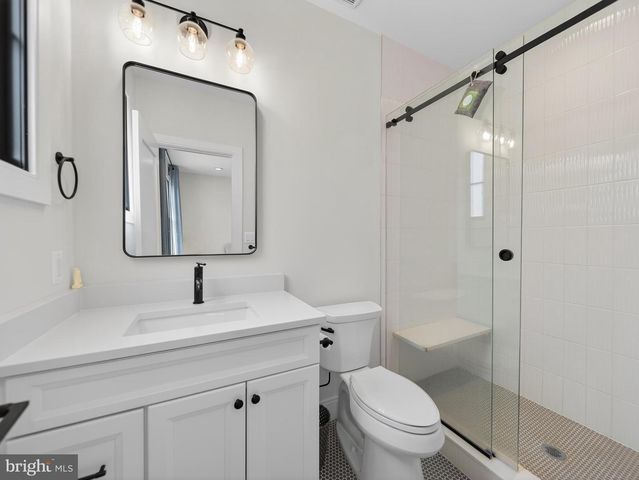 7700 LEESBURG DR, Bethesda, MD 20817