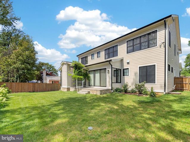7700 LEESBURG DR, Bethesda, MD 20817