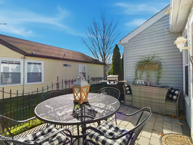 3 Oakham Row, Manchester, NJ 08759