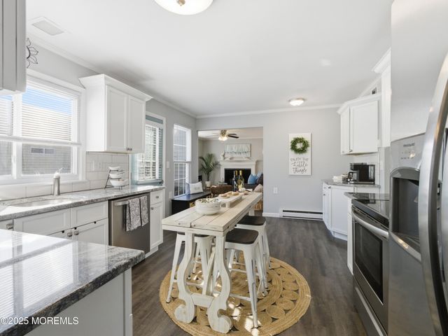 3 Oakham Row, Manchester, NJ 08759