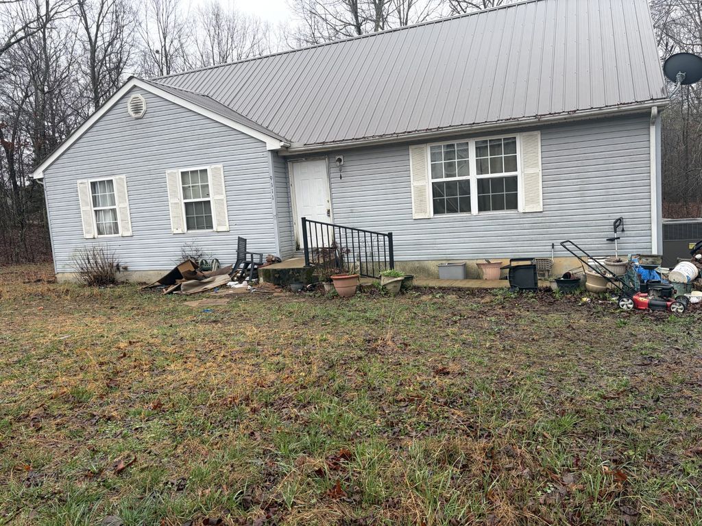 9111 Redbud Ln, Nunnelly, TN 37137