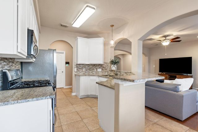 7526 N Linpar Court, Houston, TX 77040