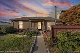 38903 Country Circle, Farmington Hills, MI 48331