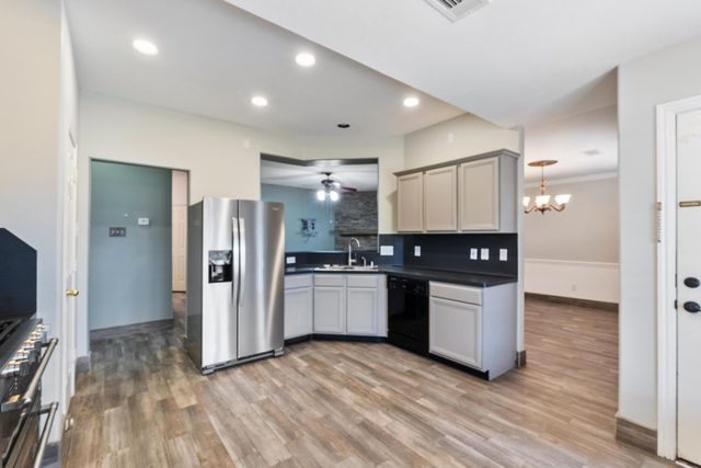 10638 Desert Springs Circle, Houston, TX 77095