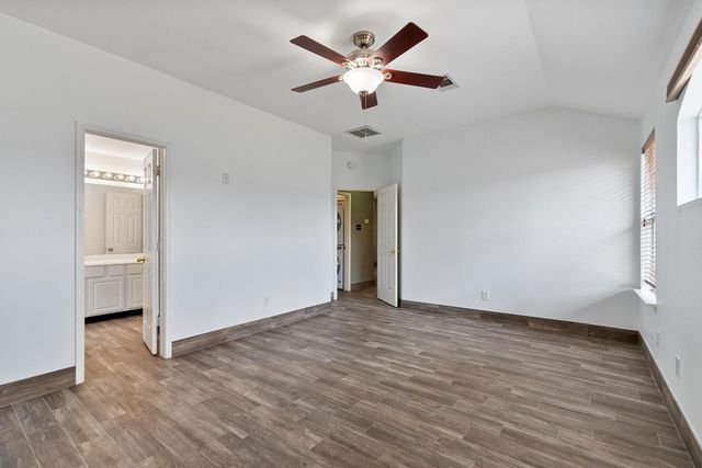 10638 Desert Springs Circle, Houston, TX 77095