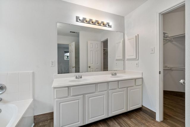 10638 Desert Springs Circle, Houston, TX 77095
