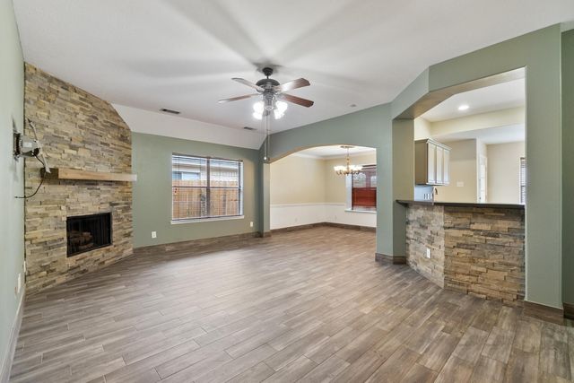 10638 Desert Springs Circle, Houston, TX 77095