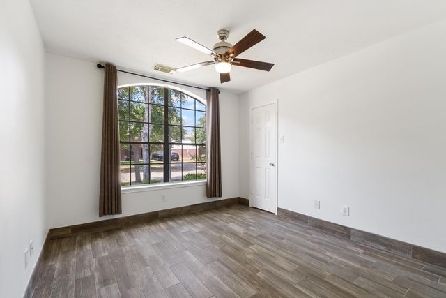 10638 Desert Springs Circle, Houston, TX 77095