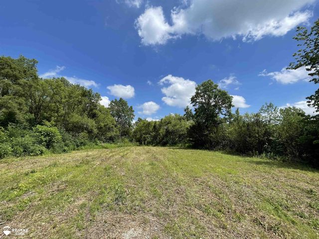 3353 S Center Road, Burton, MI 48519