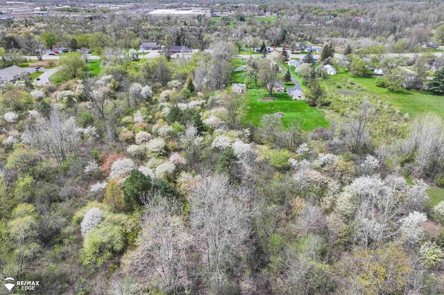 3353 S Center Road, Burton, MI 48519